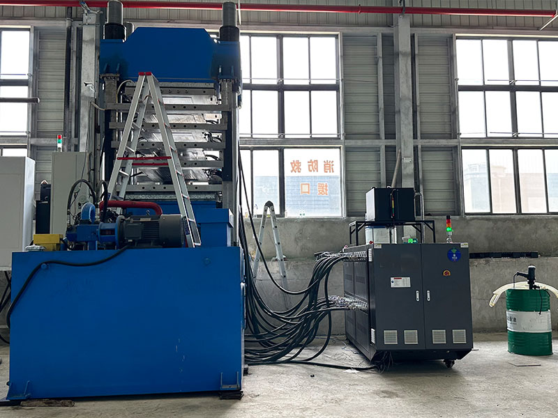 發(fā)泡模溫機測試.jpg 發(fā)泡模溫機測試.jpg